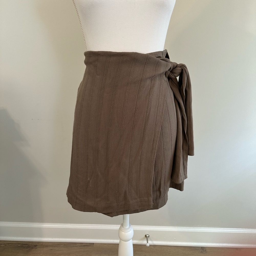 Club Monaco. Sz 10. Like new. Skirt.